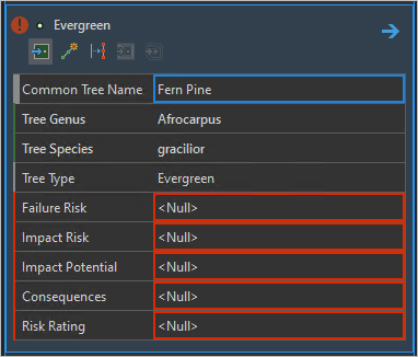 Durch Festlegen von "Common Tree Name" auf "Fern Pine" werden "Tree Genus" und "Tree Species" automatisch ausgefüllt