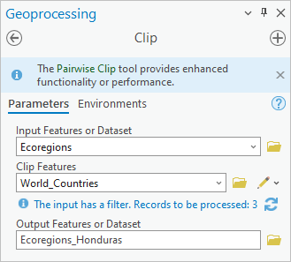 Clip tool parameters in the Geoprocessing pane