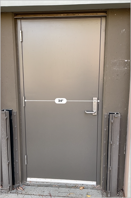 Door with measurement