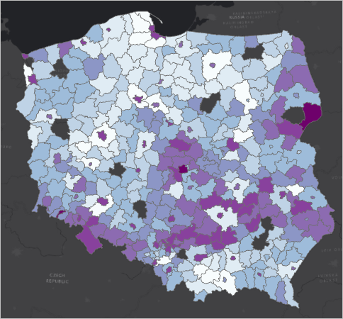 Map of Poland with powiaty colored by percentage of seniors. 10 polygons are empty