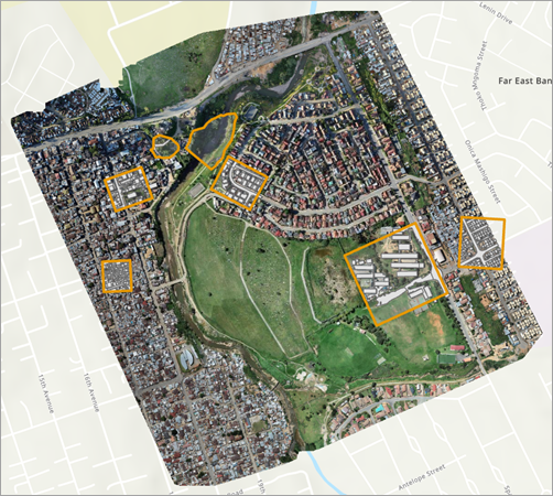 Expanded_Training_Areas レイヤーと Buildings_and_Roads_Examples レイヤーがマップに表示されている状態