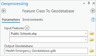 フィーチャクラス → ジオデータベース (Feature Class to Geodatabase) ツール ウィンドウの入力フィーチャの下に追加された Public_Schools.shp